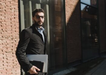 Why Everyone Is Suddenly Wearing AI Smart Glasses in 2026